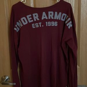 Under Armour long sleeve T shirt in good condition.